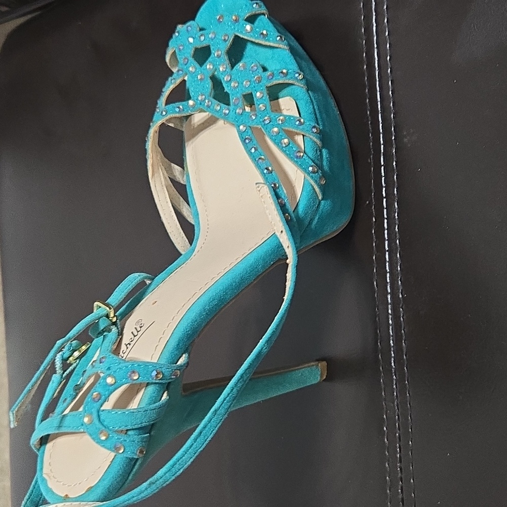 Shoes - Picture 3 of 3